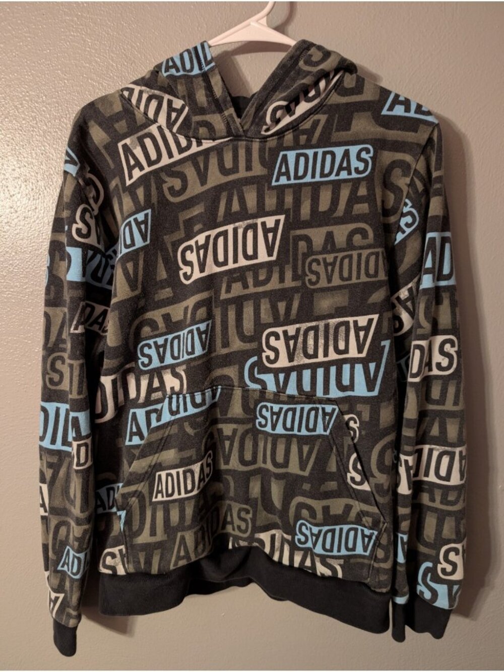 Adidas Hoodie Boys XL 18/20 Fleece Pullover Allover Logo Camo Green Black AA7843